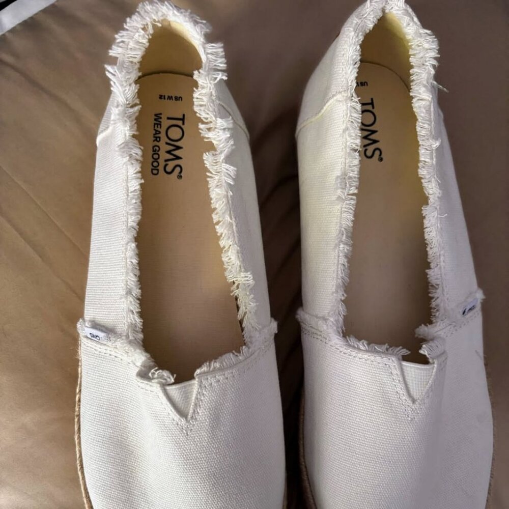 TOMS Valencia platform espadrilles Women’s Size 12. Never worn.